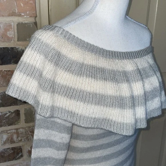 ROMEO & JULIET COTURE Y2K One Shoulder Stripe Sweater Gray & Winter White Size M - Picture 6 of 13